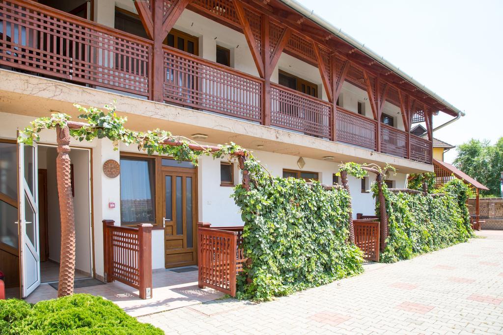 Hajdúszoboszló Rozsakert Apartmanhaz מראה חיצוני תמונה